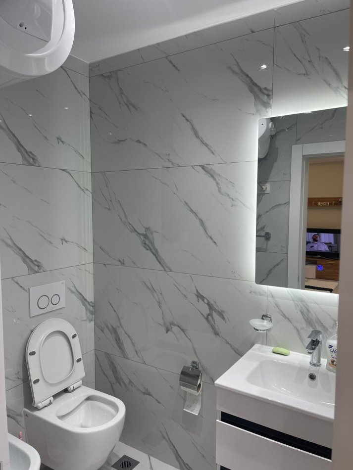 Tirane, jepet me qera apartament 1+1+Ballkon , 71 m² 1.000 € (Rruga e Kosovarve)