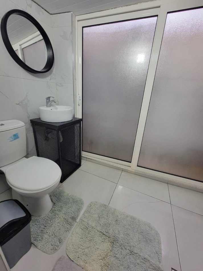 Tirane, jepet me qera apartament 1+1 , 350 € (Komuna e Parisit)