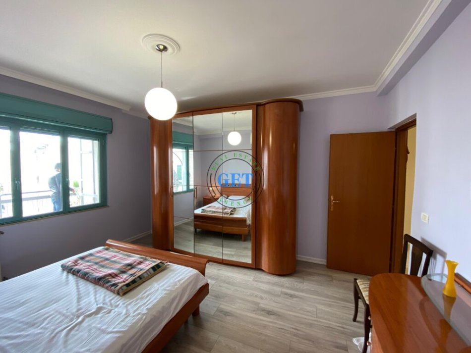 Durres, jepet me qera apartament 1+1+Ballkon Kati 4, 82 m² 450 € (Qira, Apartament 1+1, Pamje Deti, Ne Vollga, Durrës.)
