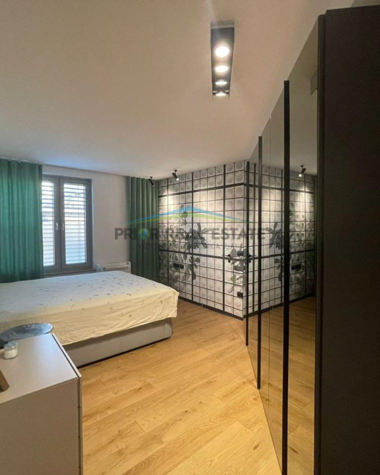 Tirane, jepet me qera apartament 3+1+Ballkon Kati 4, 134 m² 2.000 € (Stadiumi Dinamo)