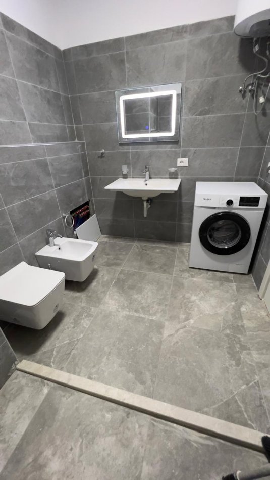 Tirane, jepet me qera apartament 2+1 Kati 4, 100 m² 550 € (Yzberisht)