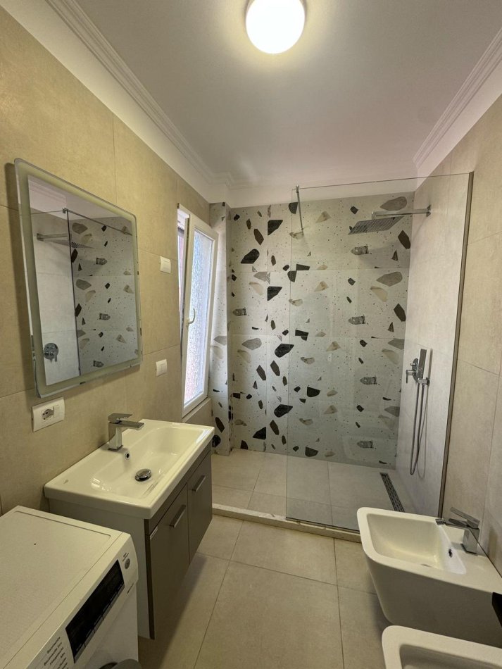 Tirane, jepet me qera apartament 2+1 Kati 5, 80 m² 500 € (Selite)