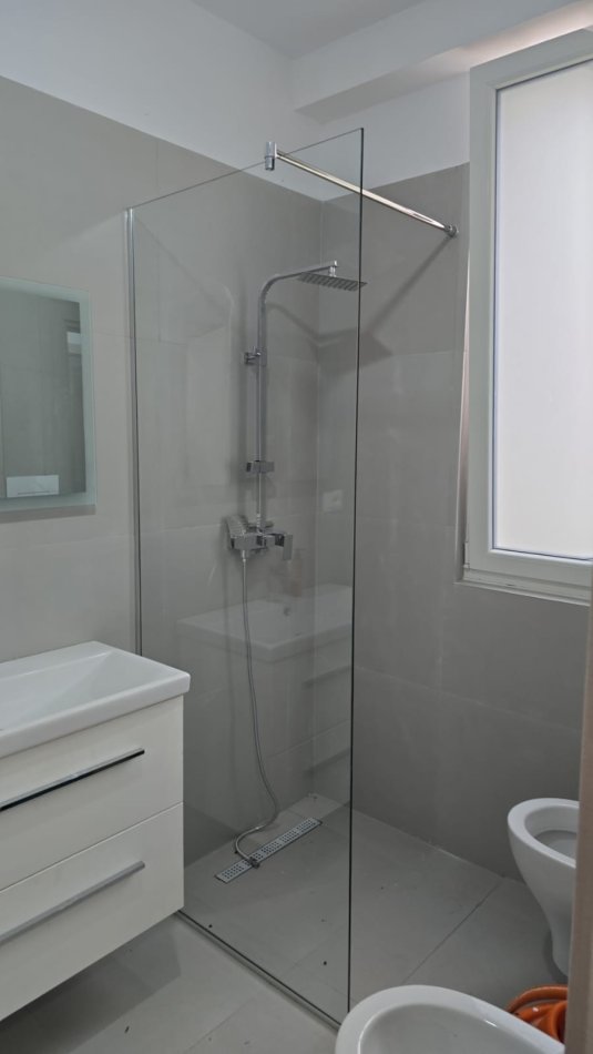 Tirane, jepet me qera apartament 2+1 Kati 4, 76 m² 550 € (River Residence)