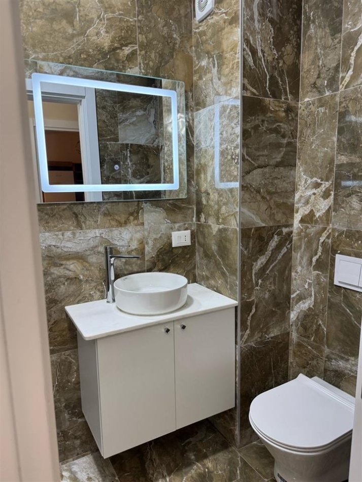 Tirane, jepet me qera apartament 2+1 Kati 4, 130 m² 1.150 € (Kompleksi Delijorgji)