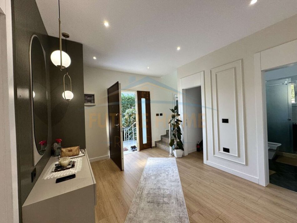 Tirane, shitet , 350.000 € (VORE)