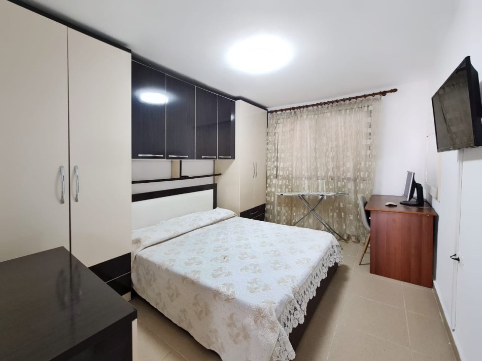 Tirane, jepet me qera apartament 1+1 Kati 0, 70 m² 750 € (Pazari i Ri)