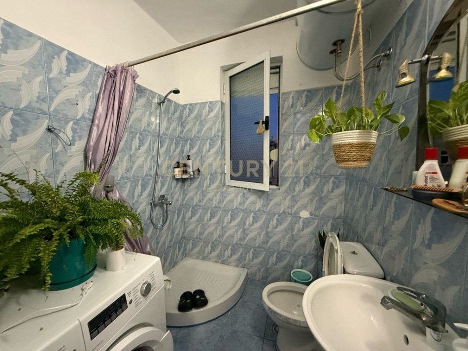 Tirane, shitet apartament 1+1 Kati 5, 51 m² 75.000 € (Ish-Profarma)