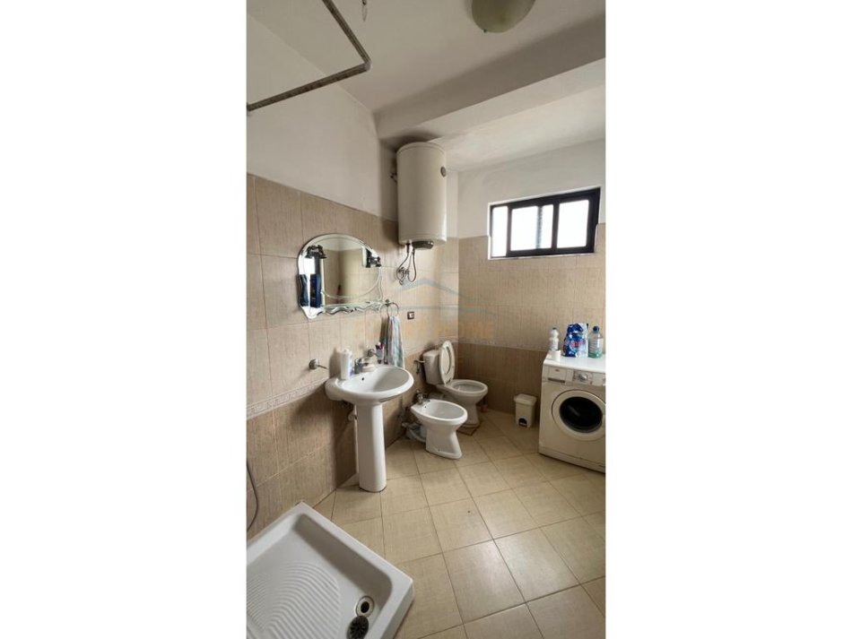 Tirane, jepet me qera apartament 2+1 Kati 2, 500 € (Qytet Studenti)