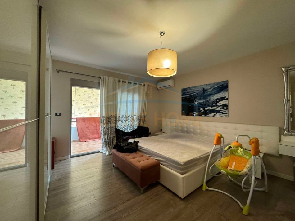 Tirane, jepet me qera apartament 2+1 Kati 5, 103 m² 1.500 € (Blloku)