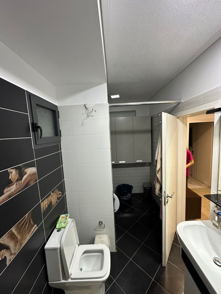 Tirane, jepet me qera apartament 2+1 Kati 7, 102 m² 550 € (Yzberisht)