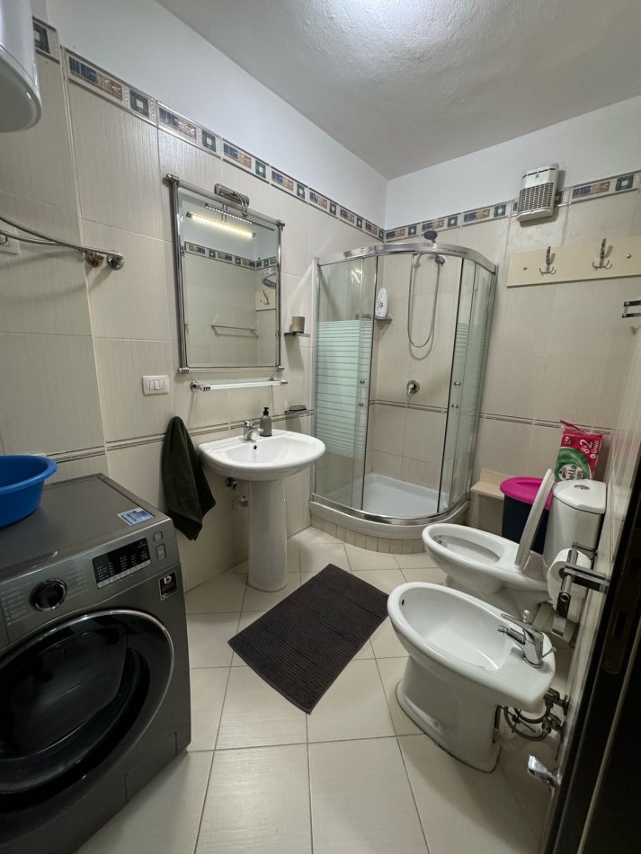 Tirane, jepet me qera apartament 2+1 Kati 5, 120 m² 1.000 € (Stadiumi Air Albania)