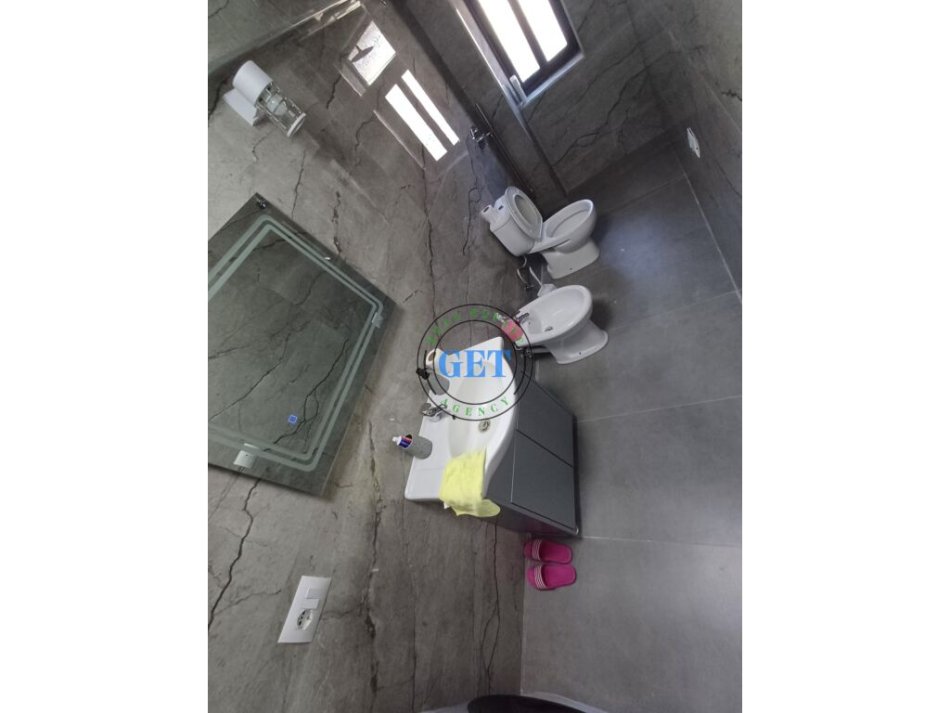 Durres, jepet me qera apartament 2+1 , 58 m² 300 € 