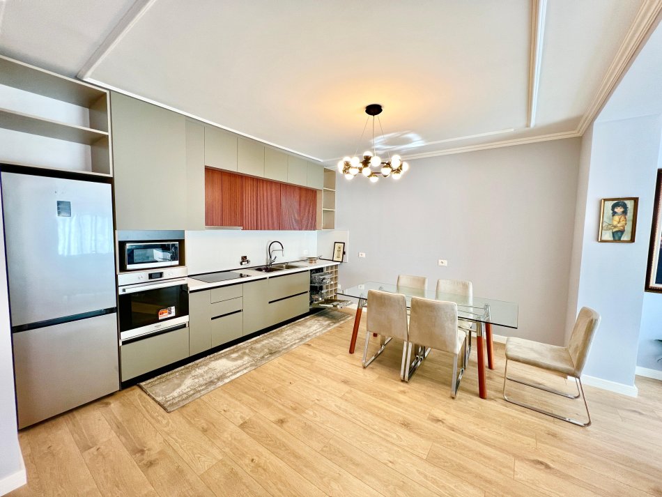 Tirane, jepet me qera apartament 2+1 Kati 9, 130 m² 1.000 € (Shkolla e Baletit)