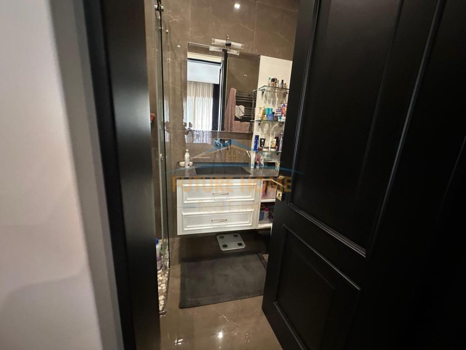 Tirane, jepet me qera apartament 2+1 Kati 5, 114 m² 1.300 € (deliorgji)