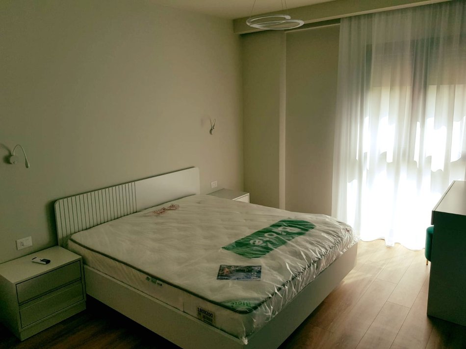 Tirane, jepet me qera apartament 2+1+Ballkon Kati 2, 95 m² 750 € (Rruga Kodra e Diellit)