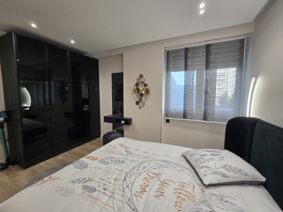 Tirane, jepet me qera apartament 2+1 Kati 3, 1.500 m² 1.500 € (Myslym Shyri)