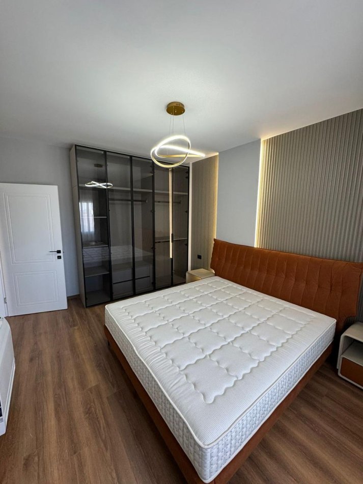 Tirane, jepet me qera apartament 1+1+Ballkon Kati 1, 80 m² 700 € 