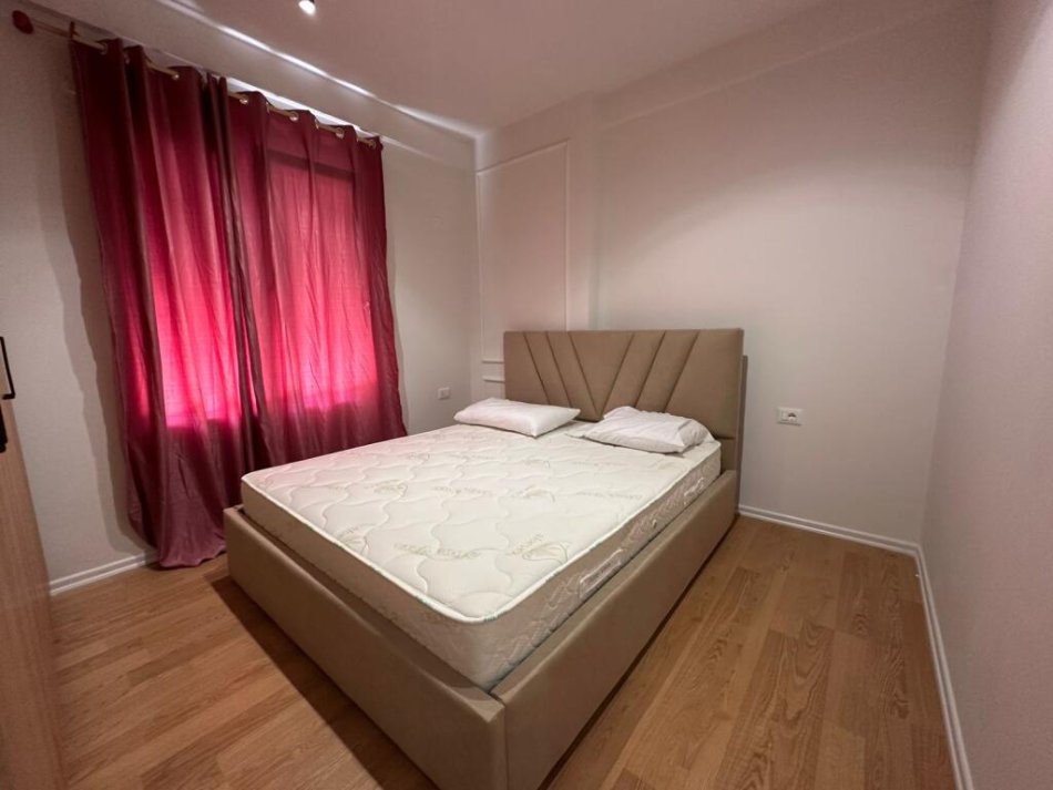 Tirane, jepet me qera apartament 1+1 , 70 m² 550 € 