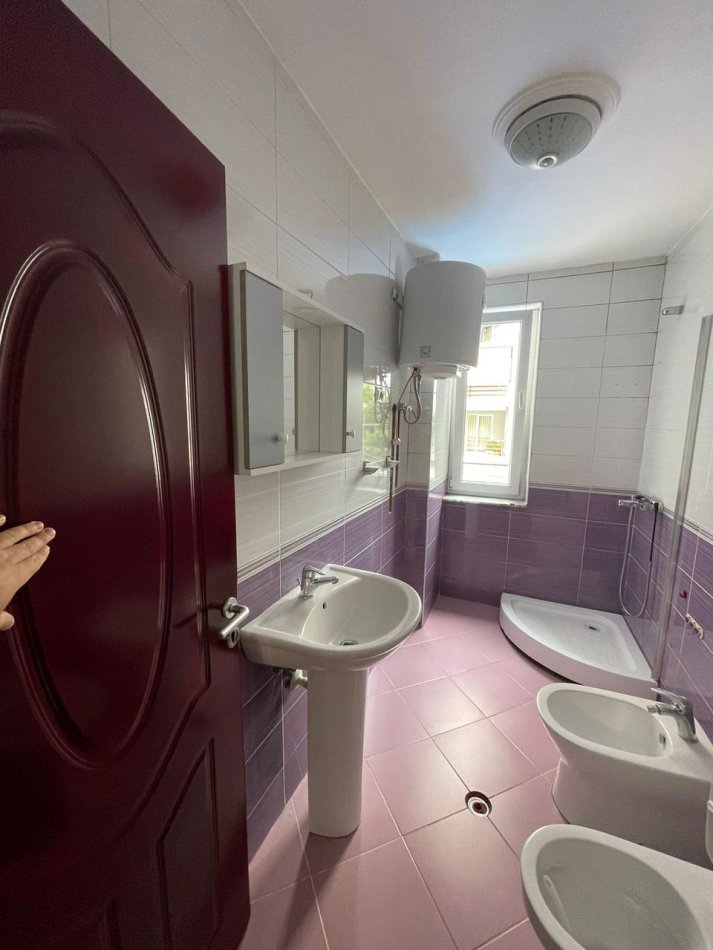 Tirane, jepet me qera apartament 2+1 , 85 m² 500 € 