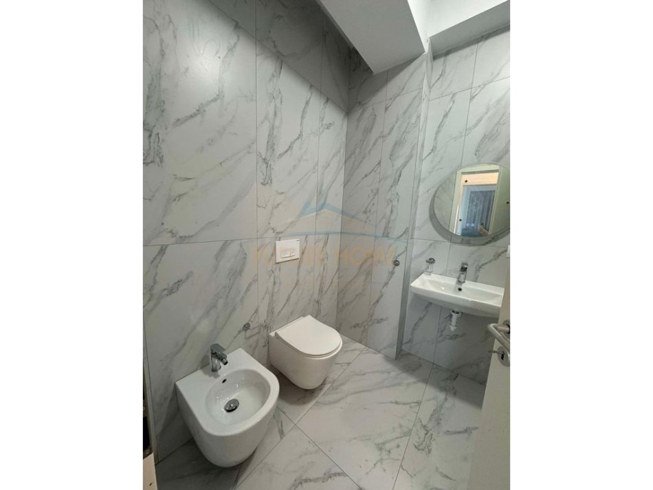 Tirane, jepet me qera apartament 2+1 Kati 4, 85 m² 450 € 