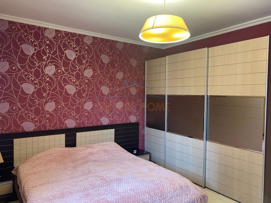 Tirane, jepet me qera apartament 2+1 Kati 2, 110 m² 700 € 