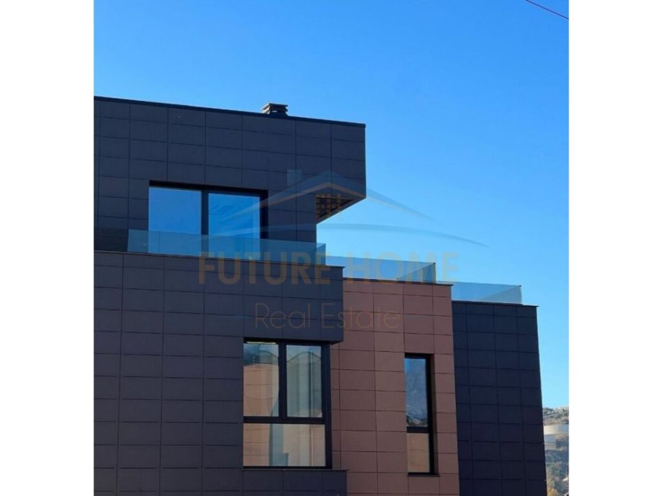 Tirane, shitet Vile 3 Katshe , 350 m² 780.000 € (TEG)