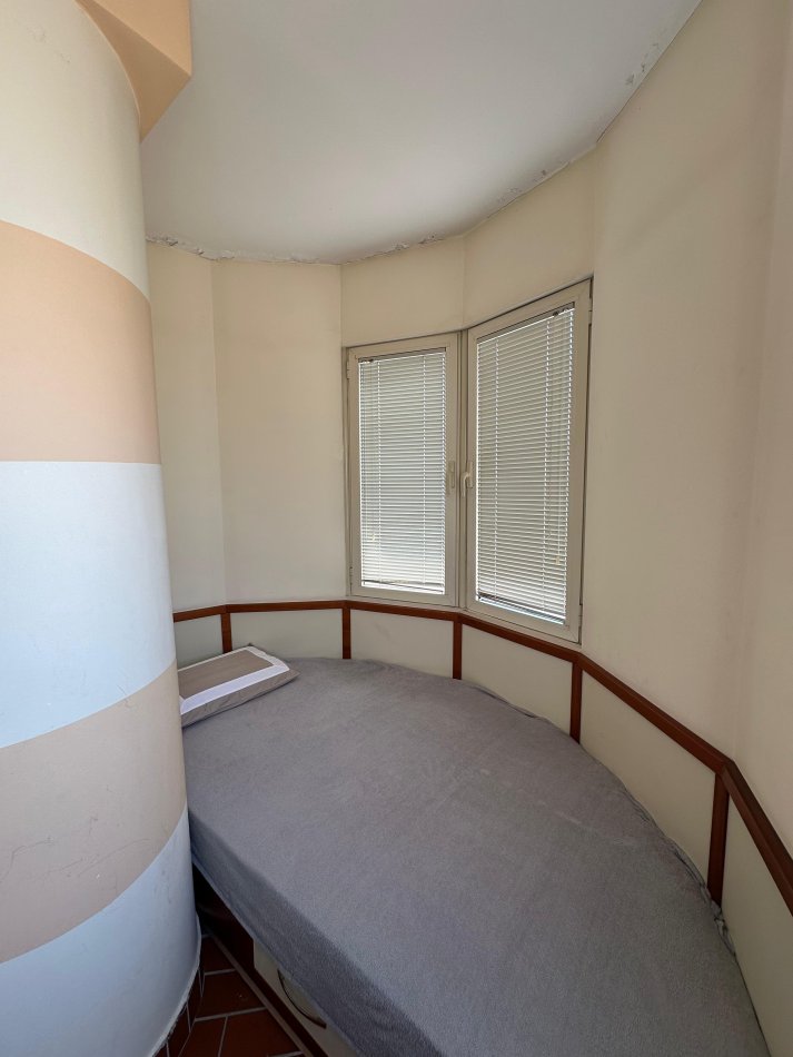 Tirane, jepet me qera apartament 1+1 , 75 m² 550 € 