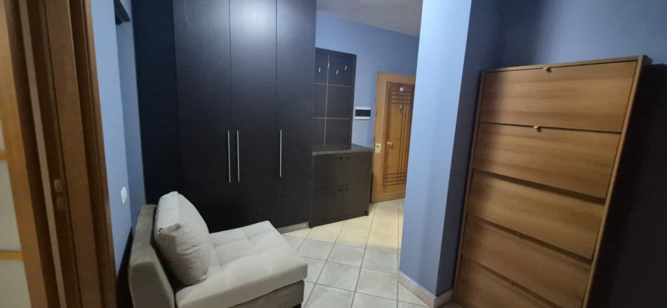 Tirane, jepet me qera apartament 1+1 , 95 m² 650 € 