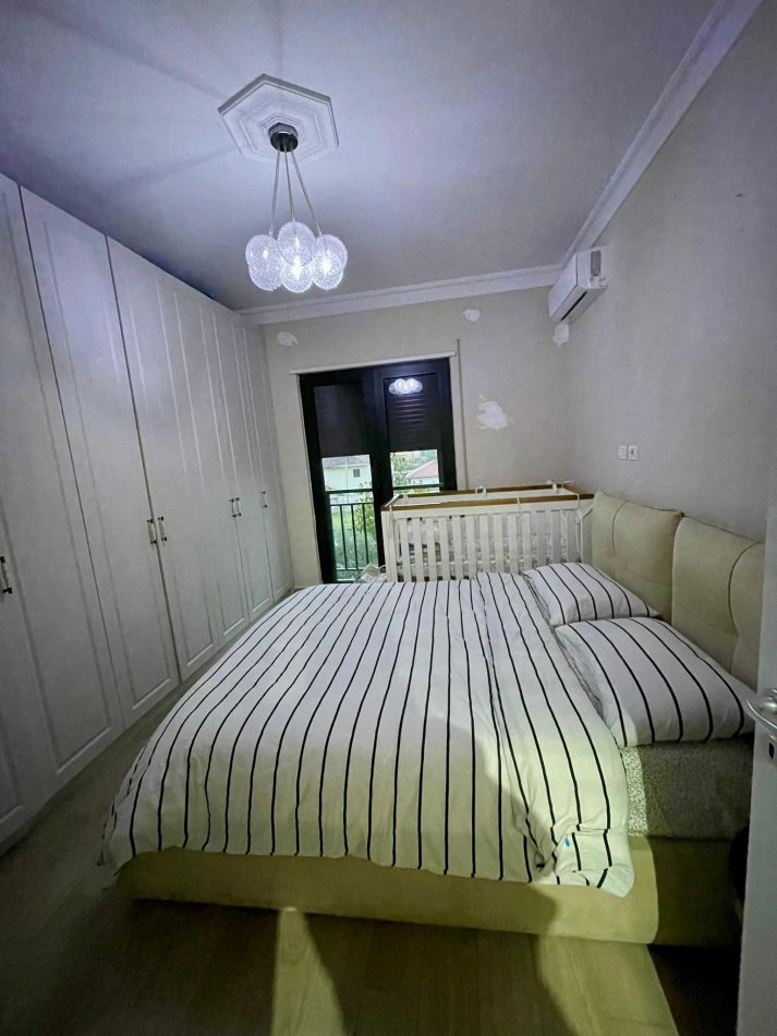 Tirane, shitet apartament 1+1+Ballkon , 75 m² 150.000 € 
