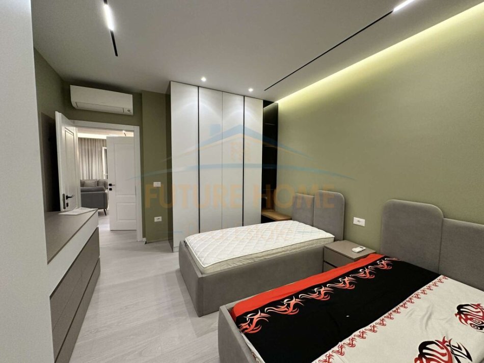 Tirane, jepet me qera apartament 2+1 Kati 7, 104 m² 900 € 