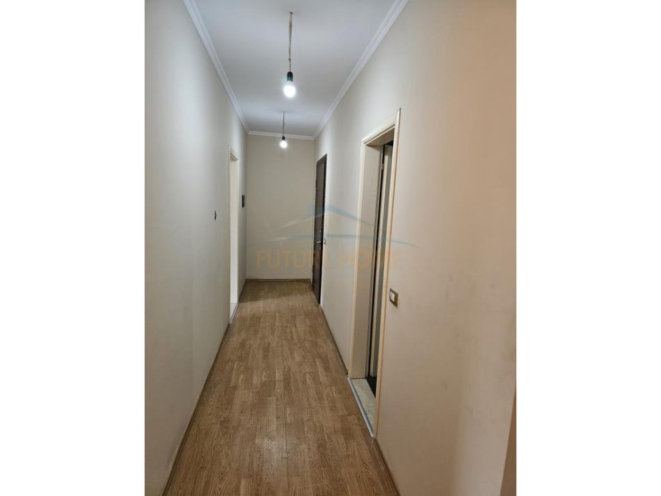 Tirane, jepet me qera apartament 2+1 Kati 3, 124 m² 800 € 