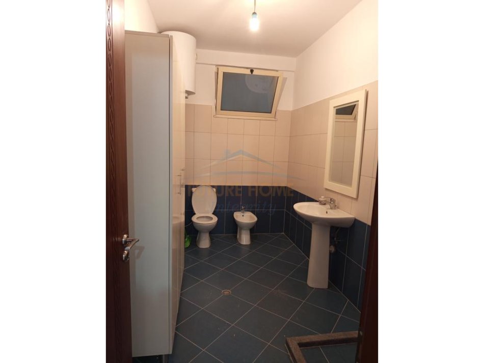 Tirane, jepet me qera apartament 2+1 Kati 5, 125 m² 450 € 