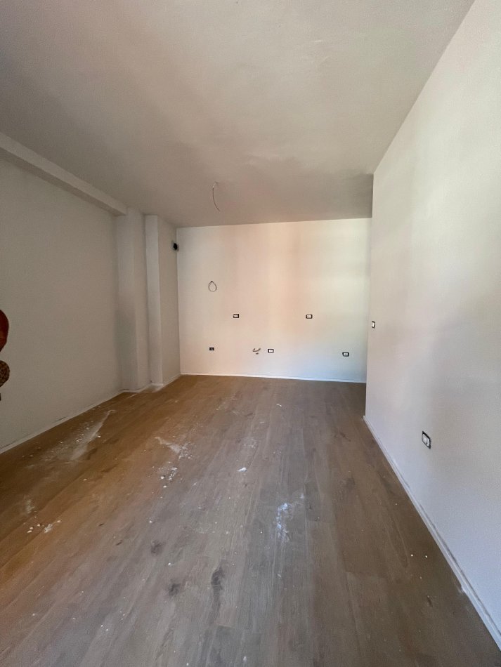 Tirane, shitet apartament 1+1 , 65 m² 96.000 € 