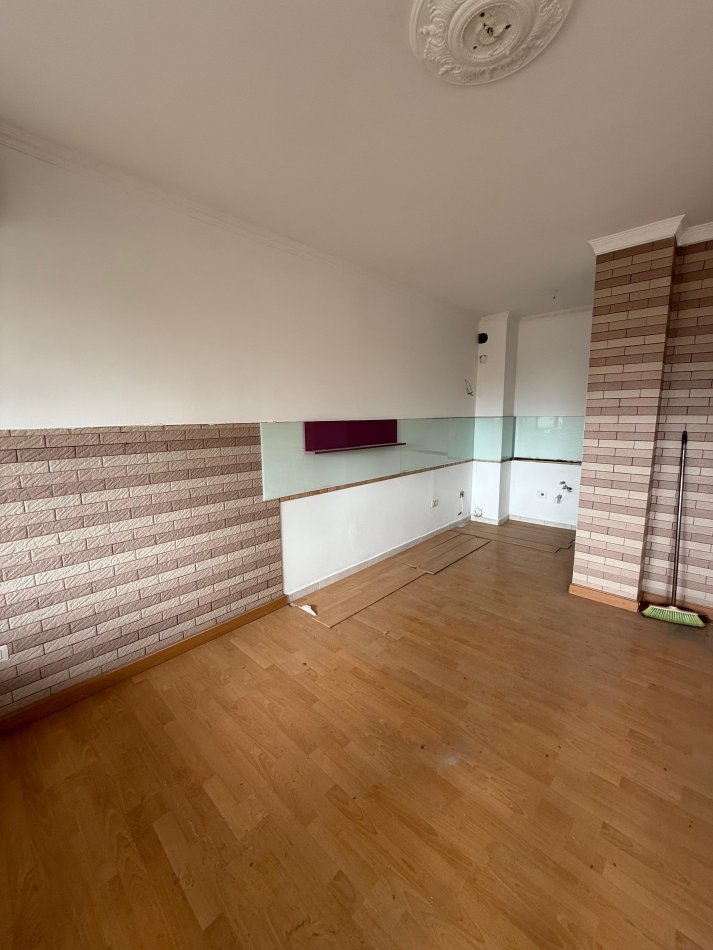 Tirane, jepet me qera zyre , 150 m² 1.500 € 
