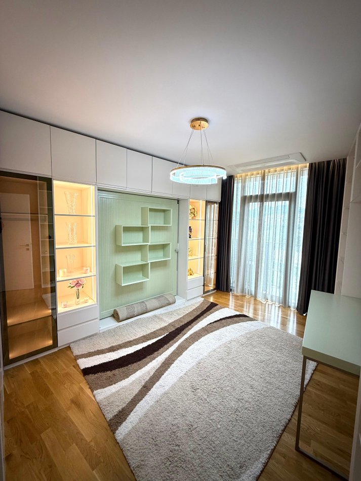 Tirane, shitet apartament 4+1+Ballkon , 214 m² 700.000 € 