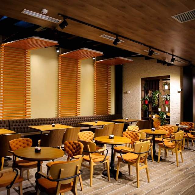 Tirane, jap me qera bar-resorant Kati 1, 390 m² 2.300 Euro (perballe Toptanit - Qender)