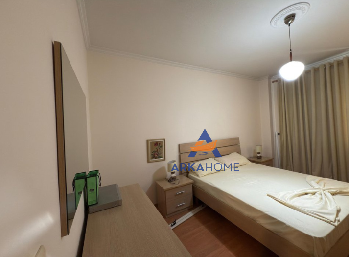 Tirane, jepet me qera apartament 2+1+Ballkon Kati 8, 145 m² 800 € (RRUGA NIKOLLA TUPE)