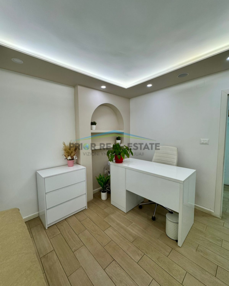 Tirane, jepet me qera ambjent biznesi Kati 2, 68 m² 750 € (Vasil Shanto)