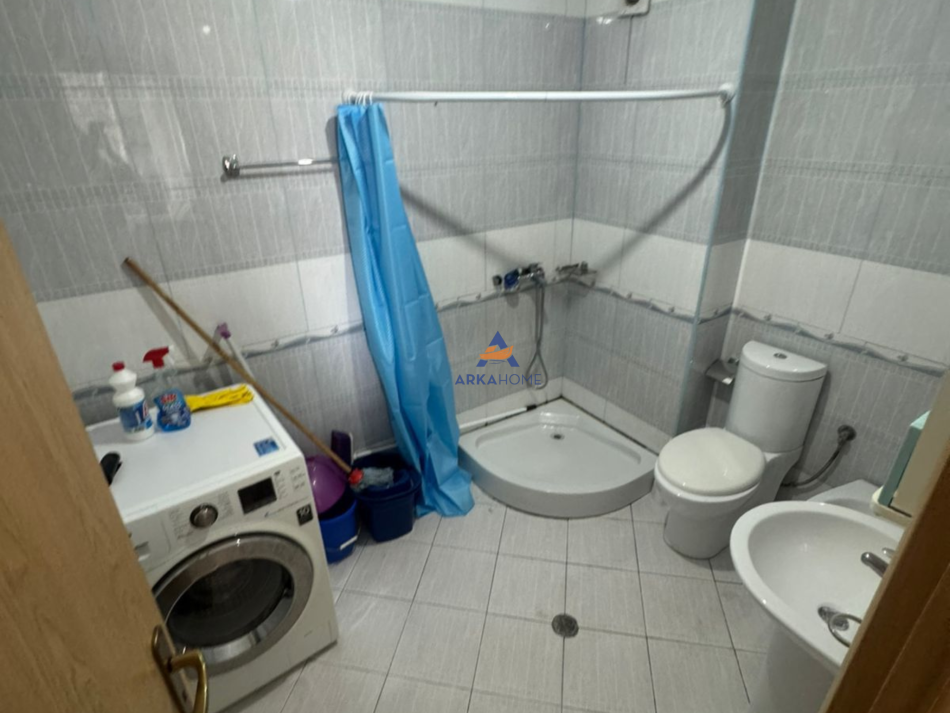 Tirane, jepet me qera apartament 2+1+Ballkon , 120 m² 459 € (astir)