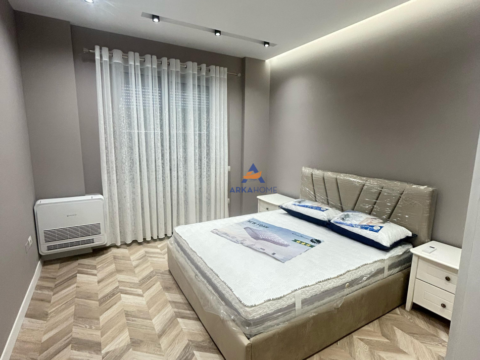 Tirane, jepet me qera apartament 2+1+Ballkon Kati 7, 120 m² 1.200 € (QENDER,9 KATSHET)