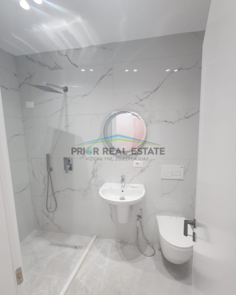 Tirane, shitet apartament 2+1+Ballkon Kati 7, 90 m² 225.000 € (Komuna e Parisit)