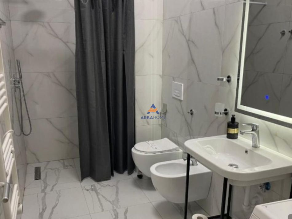Tirane, shitet apartament 2+1+Ballkon Kati 5, 93 m² 237.500 € (RRUGA SIRI KODRA)
