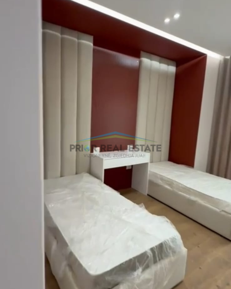 Tirane, jepet me qera apartament 2+1 Kati 9, 1.200 € (Zogu i Zi)