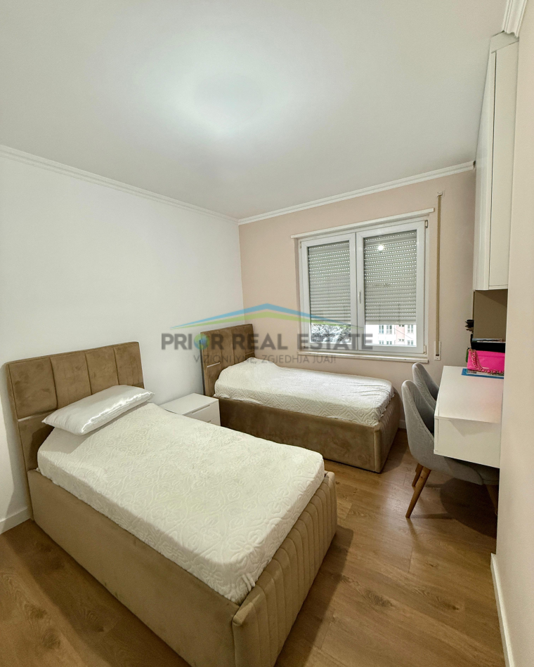Tirane, jepet me qera apartament 2+1+Ballkon Kati 4, 110 m² 1.000 € (Rruga e Elbasanit)