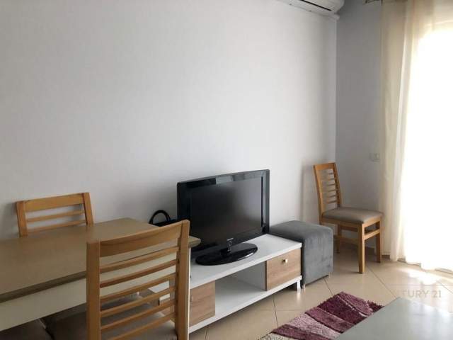 Tirane, jepet me qera apartament 1+1 Kati 7, 74 m² 480 Euro (Komuna e Parisit)
