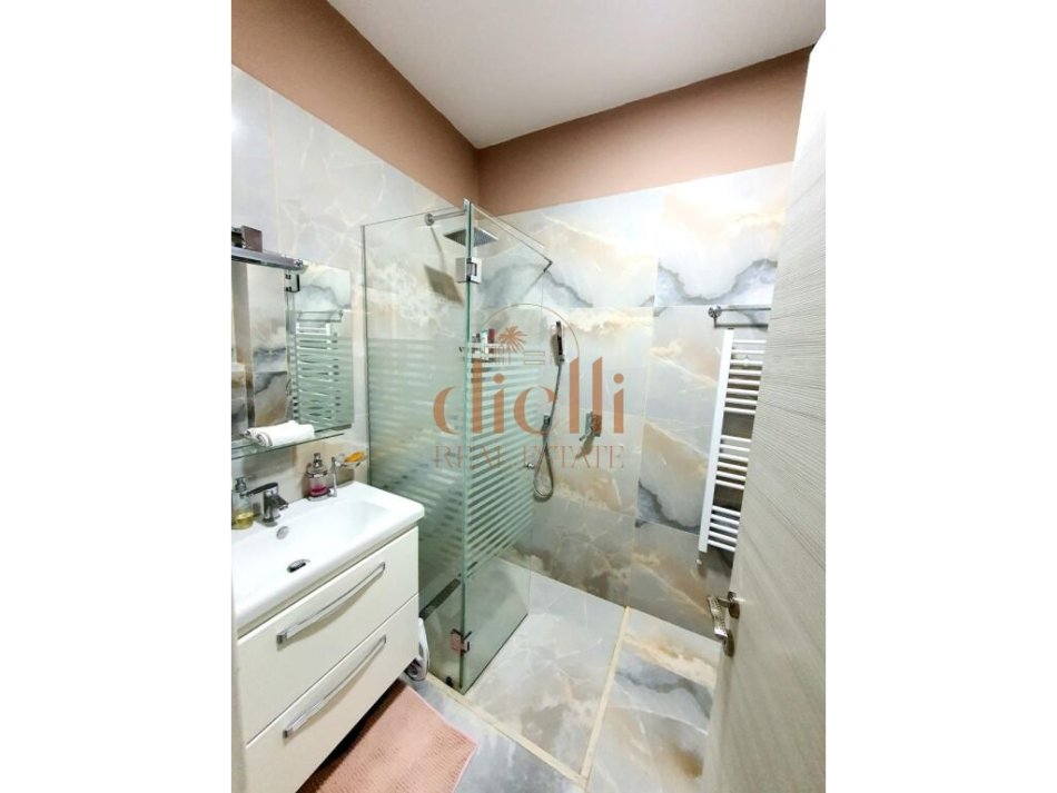 Tirane, jepet me qera apartament 1+1 , 600 € (Rruga Rrapo Hekali)