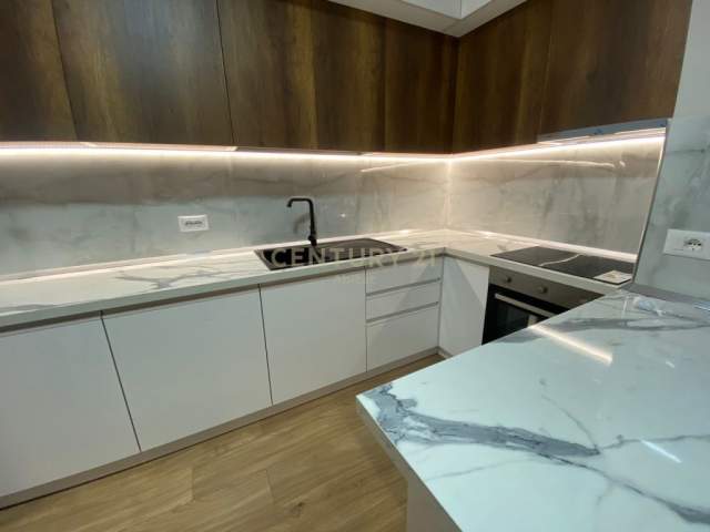 Tirane, jap me qera 1+1 Kati 7, 65 m² 400 Euro (qsu)