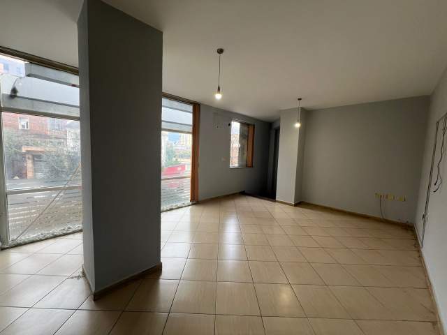 Tirane, shitet ambjent biznesi Kati 0, 67 m² 155.000 Euro (Pazari I Ri)