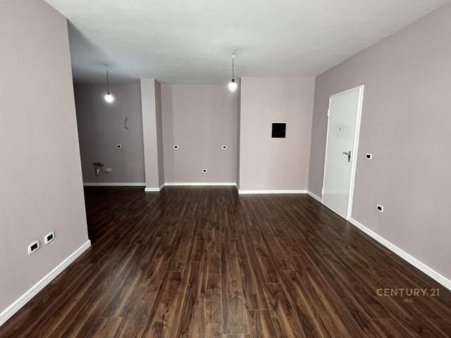 Shitet Apartament 2+1 tek 21 Dhjetori !  Kati 7, 110 m² 145.000 Euro