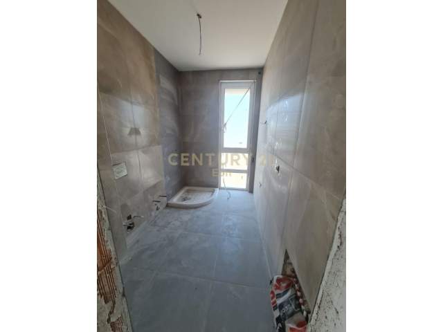 Gjiri Lalezit, shitet apartament ne plazh Kati 2, 100 m² 170.000 Euro